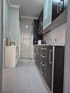 Η κουζίνα ή μικρή κουζίνα στο MarBelo Apartament Aveiro +30 φωτογραφίες