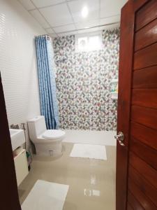 Koupelna v ubytování บุญเมืองน่าน + 33 fotografií