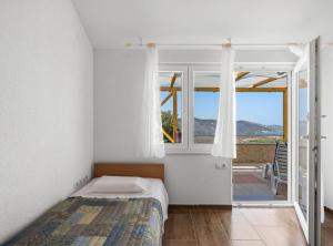 Postel nebo postele na pokoji v ubytování Holiday Home Grebaštica Šibenik