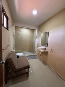 Bilik mandi di Surf lodge
