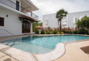 Bazén v ubytování Shambala Resort nebo v jeho okolí