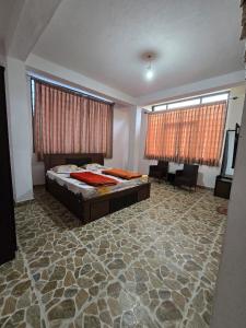 Ένα ή περισσότερα κρεβάτια σε δωμάτιο στο Vedhavillage Homestay +7 φωτογραφίες