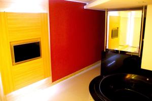 a bathroom with a black toilet and a mirror at DOM Suites motel (Adult Only) in Salvador