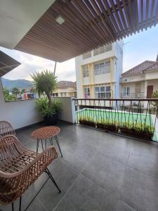 Μπαλκόνι ή βεράντα στο Maseko Villas Batu Panorama