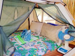 Voodi või voodid majutusasutuse Amwani Beach Camp - Mini Glamping Tent toas