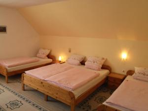 Postel nebo postele na pokoji v ubytování Hotel Gasthof zum Neubau