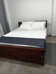 Ένα ή περισσότερα κρεβάτια σε δωμάτιο στο Eco Bless Inn Kandy