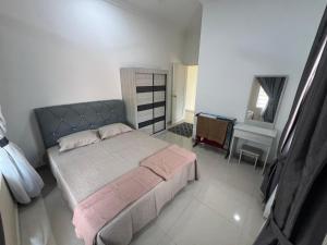 Кровать или кровати в номере KZ homestay