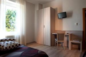 TV a/nebo společenská místnost v ubytování Albergo Valentina