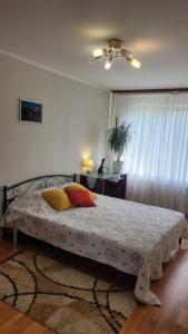 a bedroom with a bed and a ceiling fan at Затишна квартира в центрі Оболоні м Київ in Kyiv
