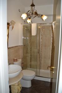 Phòng tắm tại Hotel Porto Azzurro