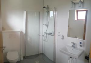 Baðherbergi á Guesthouse Hvítafell
