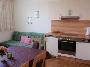 A kitchen or kitchenette at Ferienwohnungen Kern
