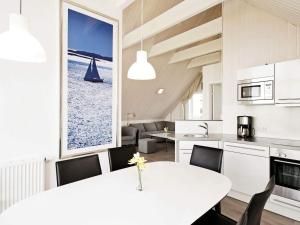 Køkken eller tekøkken på 6 person holiday home in Wendtorf