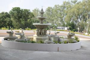 Κήπος έξω από το Hotel Vilasa International