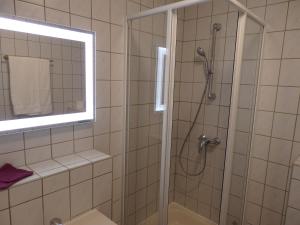Koupelna v ubytování Zur Saale + 37 fotografií