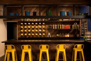 Salone o bar di Basecamp Boulder