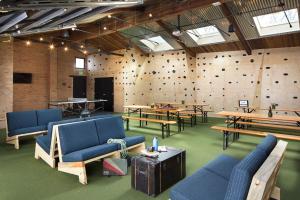Area soggiorno di Basecamp Boulder