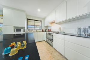 Η κουζίνα ή μικρή κουζίνα στο Bright Airy Retreat with Garden
