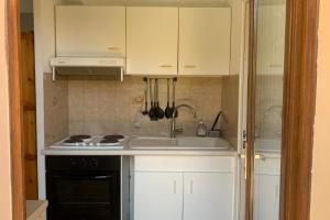 Kuchyň nebo kuchyňský kout v ubytování Beautiful house for 5 with swimming pool