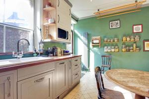 Kuchyň nebo kuchyňský kout v ubytování Prince Albert's Place