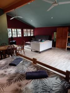 Ένα ή περισσότερα κρεβάτια σε δωμάτιο στο Pinetown Accommodation-Double Storey Apartment +21 φωτογραφίες