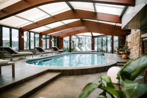 Bazén v ubytování Seehotel Hubertushof nebo v jeho okolí