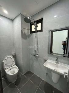 a bathroom with a toilet and a sink at Hanoi De Classy Boutique Hotel in Kon Rung (1)