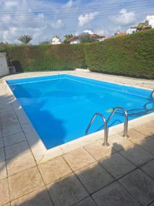 Πισίνα στο ή κοντά στο Big house near sea, shared swimming pool
