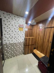 a room with a shower with a wooden wall at Hotel comfort in Mumbai +6 photos