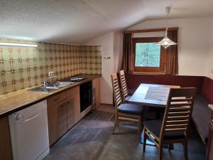 Η κουζίνα ή μικρή κουζίνα στο Appartement Mühlau +20 φωτογραφίες