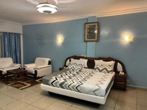 Een bed of bedden in een kamer bij Orpheus Dream Village Hotel