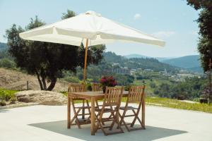 Общий вид на горы или вид на горы из фермерского дома