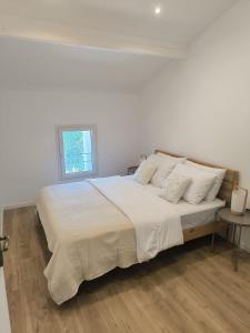 Gallery image of Villa 1904 - 18 pers - 9 chambres -piscine in Valeyrac +63 photos