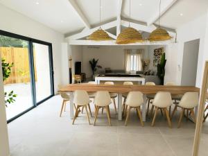 Gallery image of Villa 1904 - 18 pers - 9 chambres -piscine in Valeyrac