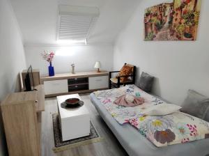 Ένα ή περισσότερα κρεβάτια σε δωμάτιο στο Era Apartman +62 φωτογραφίες