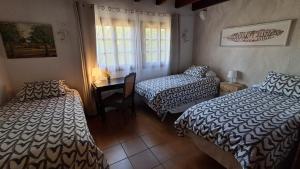 En eller flere senge i et værelse på Villa Birdie