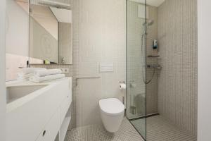 a bathroom with a toilet and a glass shower at Hotel Bergamo Modern & zentral in Ludwigsburg 24h Check in 3 Min zum Schloss nachhaltiges Hotel in Holzbauweise in Ludwigsburg