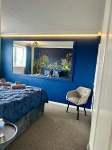 a bedroom with a large fish painting on the wall at Free Parking 11 Guests Family&Contractors Bedford in Bedford