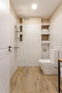 Ένα μπάνιο στο One-Bedroom Apartment in Old Tbilisi