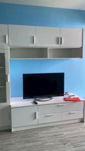 TV a/nebo společenská místnost v ubytování Ultimate River Beach Rayong-A801L