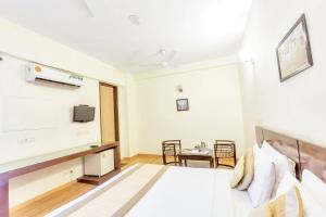 Ένα ή περισσότερα κρεβάτια σε δωμάτιο στο Hotel O NOIDA STAY