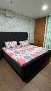 Ένα ή περισσότερα κρεβάτια σε δωμάτιο στο Apartment in zirakpur