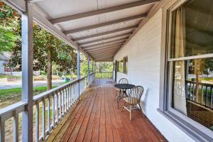 Μπαλκόνι ή βεράντα στο Historic Athens Home with Location & Comfort home