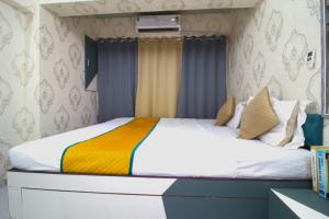 Gallery image of Pinaki Vile parle west in Mumbai +14 photos