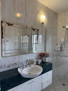 a bathroom with a sink and a mirror at Echo Point Cottage in Katoomba +25 photos