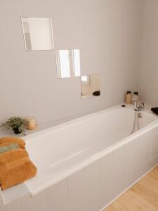 Et badeværelse på L Adresse Cachée 2 à 4 personnes + 16 billeder