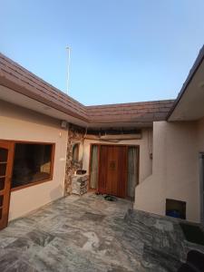 Blick auf die Außenseite eines Hauses in der Unterkunft The family courtyard in Amritsar + 18 Fotos