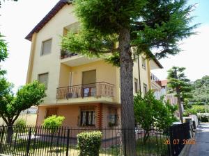 Budova, kde se apartmán nachází + 17 fotografií