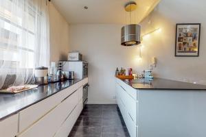 a kitchen with a counter top and a refrigerator at St Agne - Maison 3 ch patio Toulouse in Toulouse +36 photos
